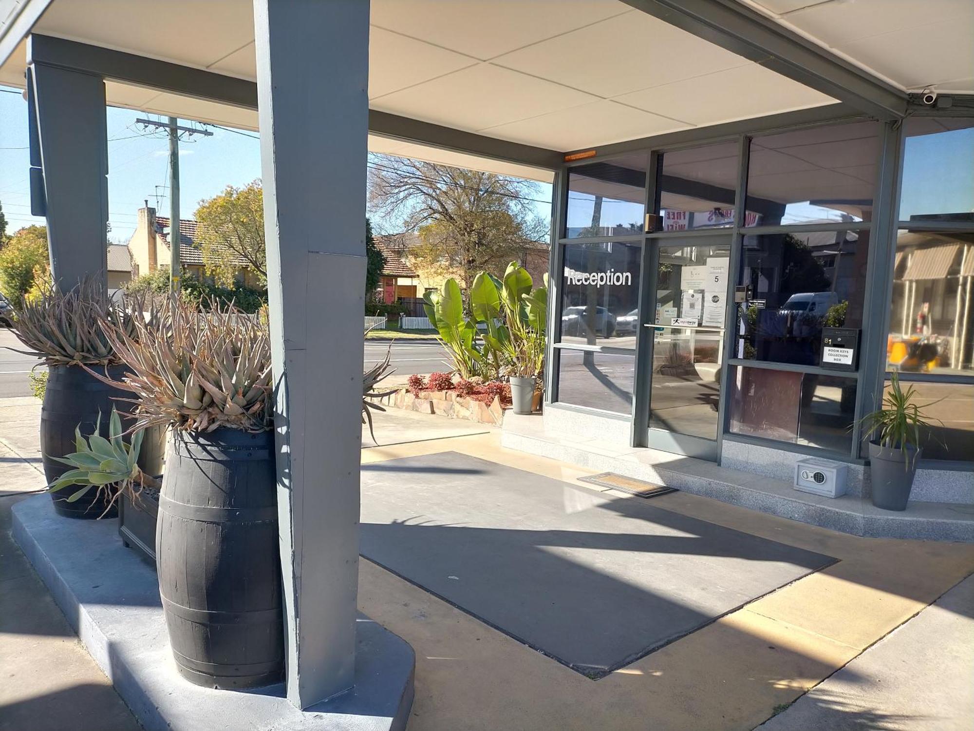COUNTRY MOTOR INN | AUSTRALIA | SEASON DEALS FROM $67