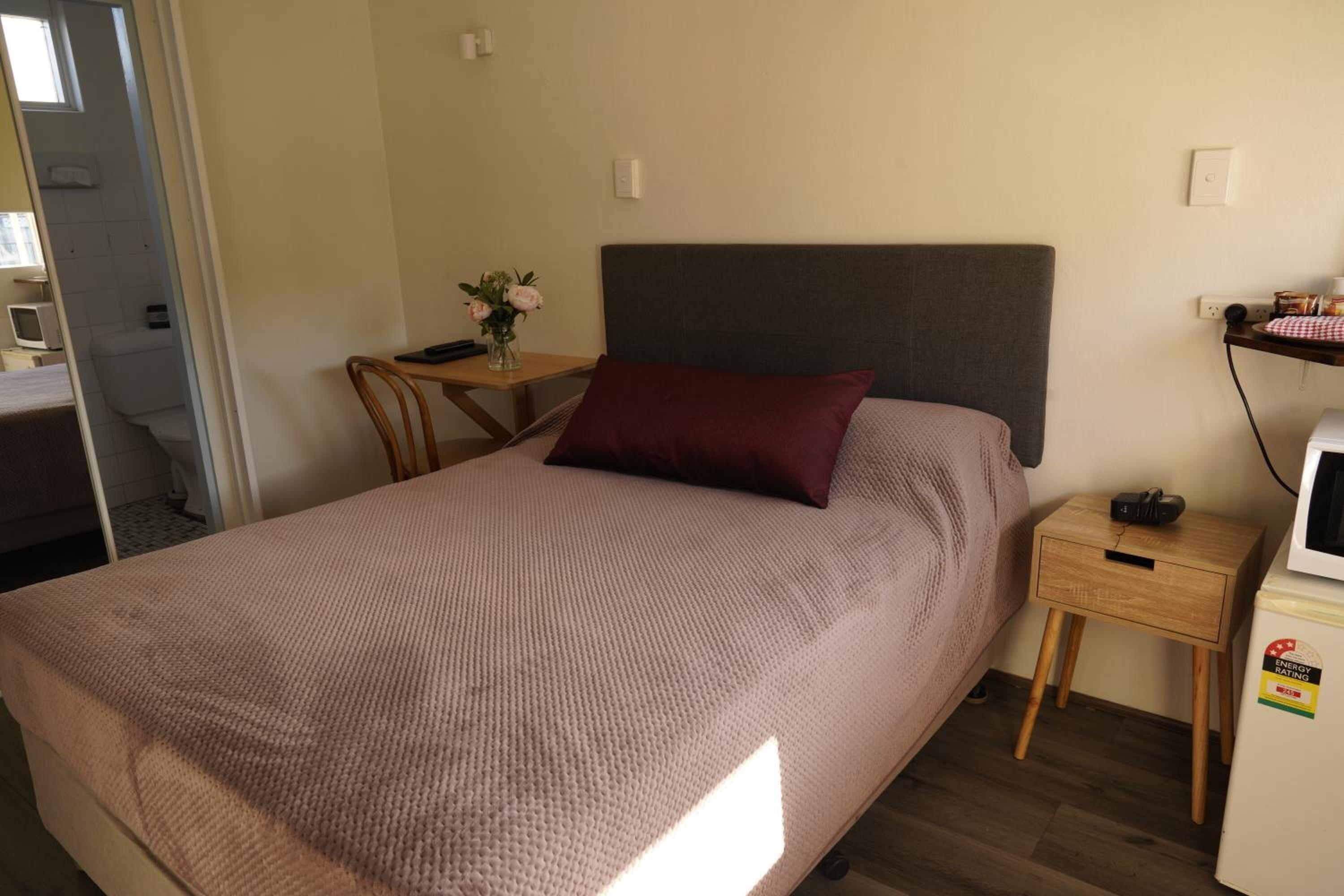 COUNTRY MOTOR INN | AUSTRALIA | SEASON DEALS FROM $67